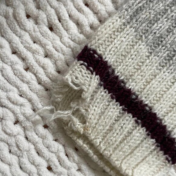 Men's Grey Vintage Sweater With White/Red Cuffs - Size Small - Picture 4 of 5